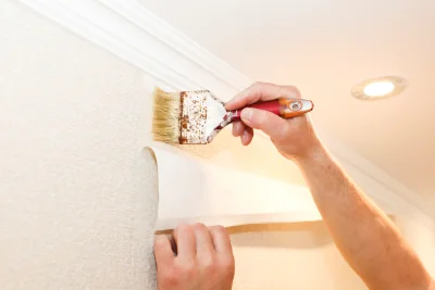 Pose de papier peint à Jas — revêtements muraux et toiles de verre